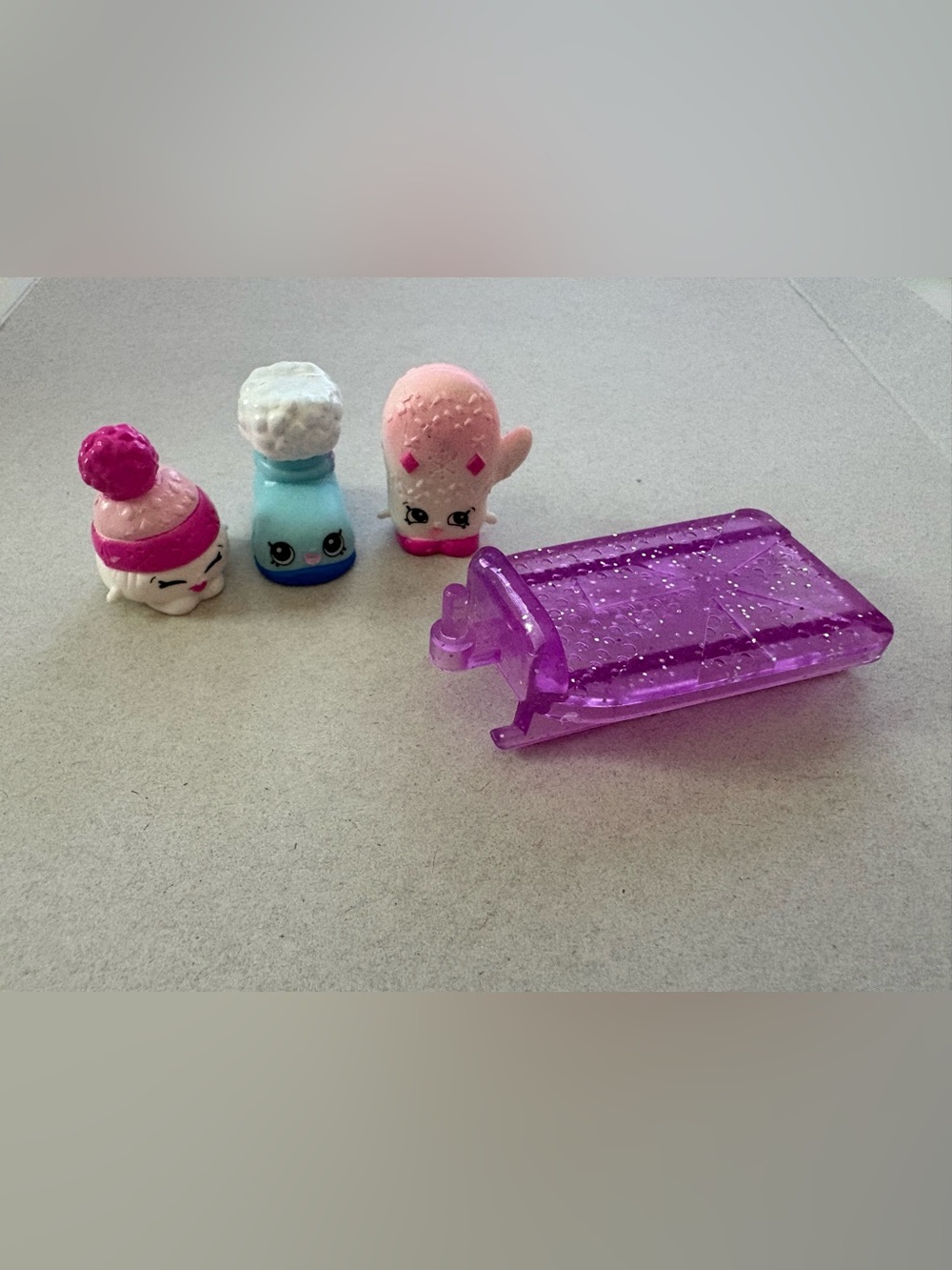 Shopkins Frosty Fashion Collection - 3 Shopkins & Sled Accessory